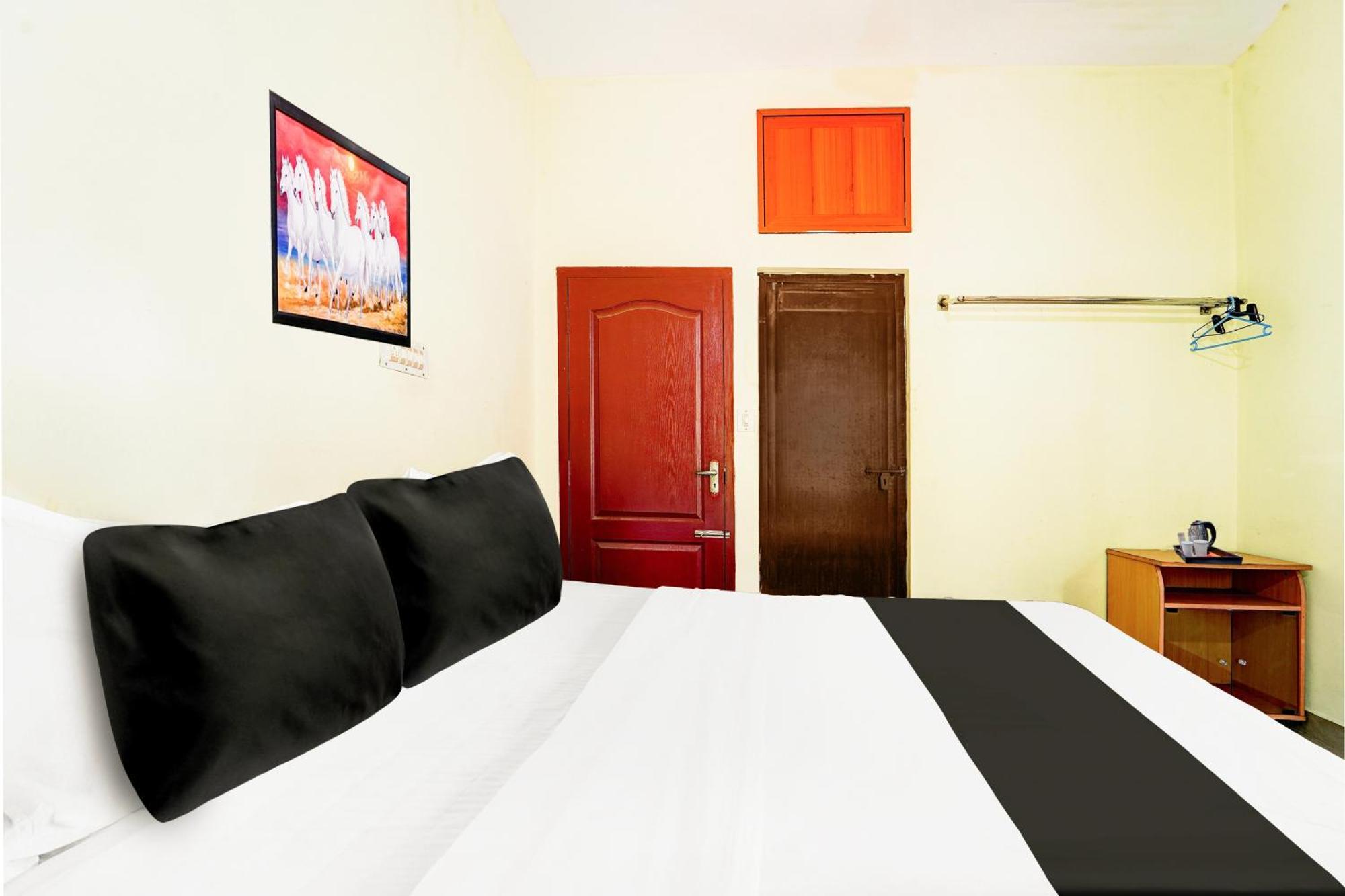 Super Hotel O Nettoor Near Lakeshore Hospital Kochi Zewnętrze zdjęcie